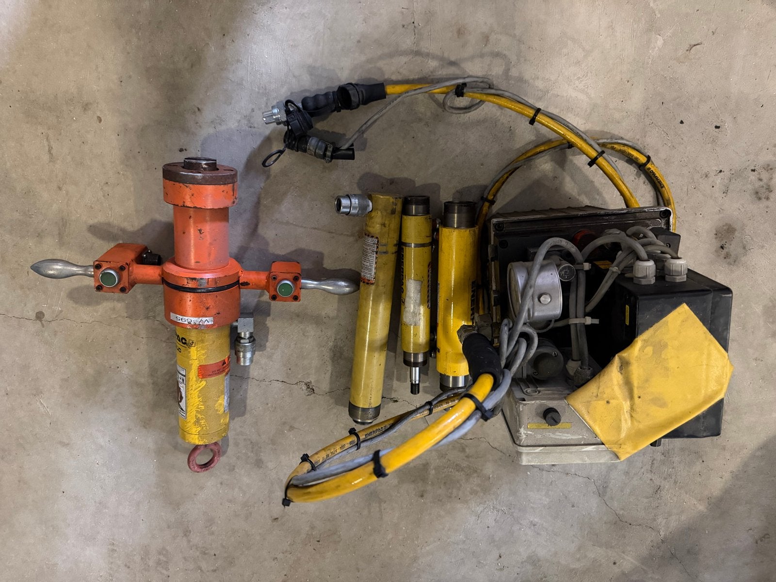 Roemheld Hydraulische Power Unit met Enerpac Cilinders, Ophalen