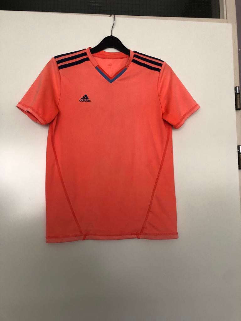 Adidas shirt maat 140, Kinderen en Baby's, Kinderkleding | Maat 140, Ophalen of Verzenden, Gebruikt, Jongen of Meisje, Shirt of Longsleeve