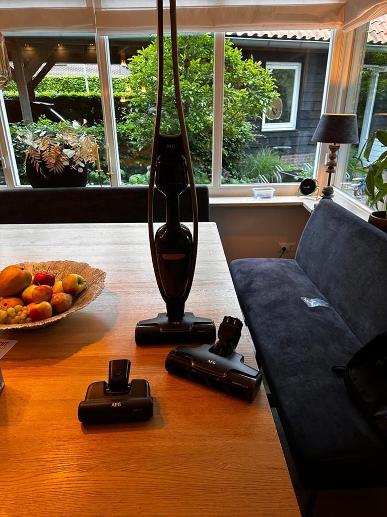 Aeg steelstofzuiger kruimeldief qx9, Gebruikt, Kruimeldief, Draadloos, Ophalen of Verzenden