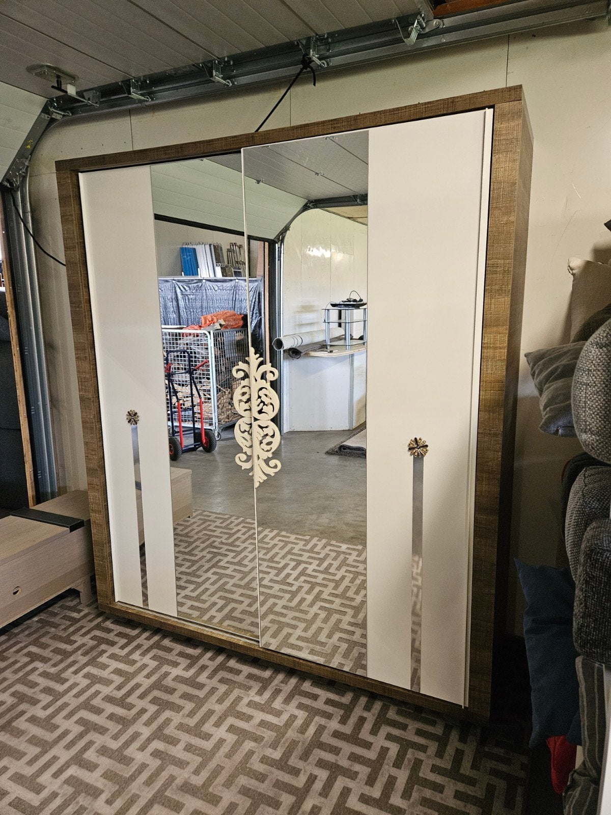 Royale Kledingkast met Schuifdeuren, Ophalen