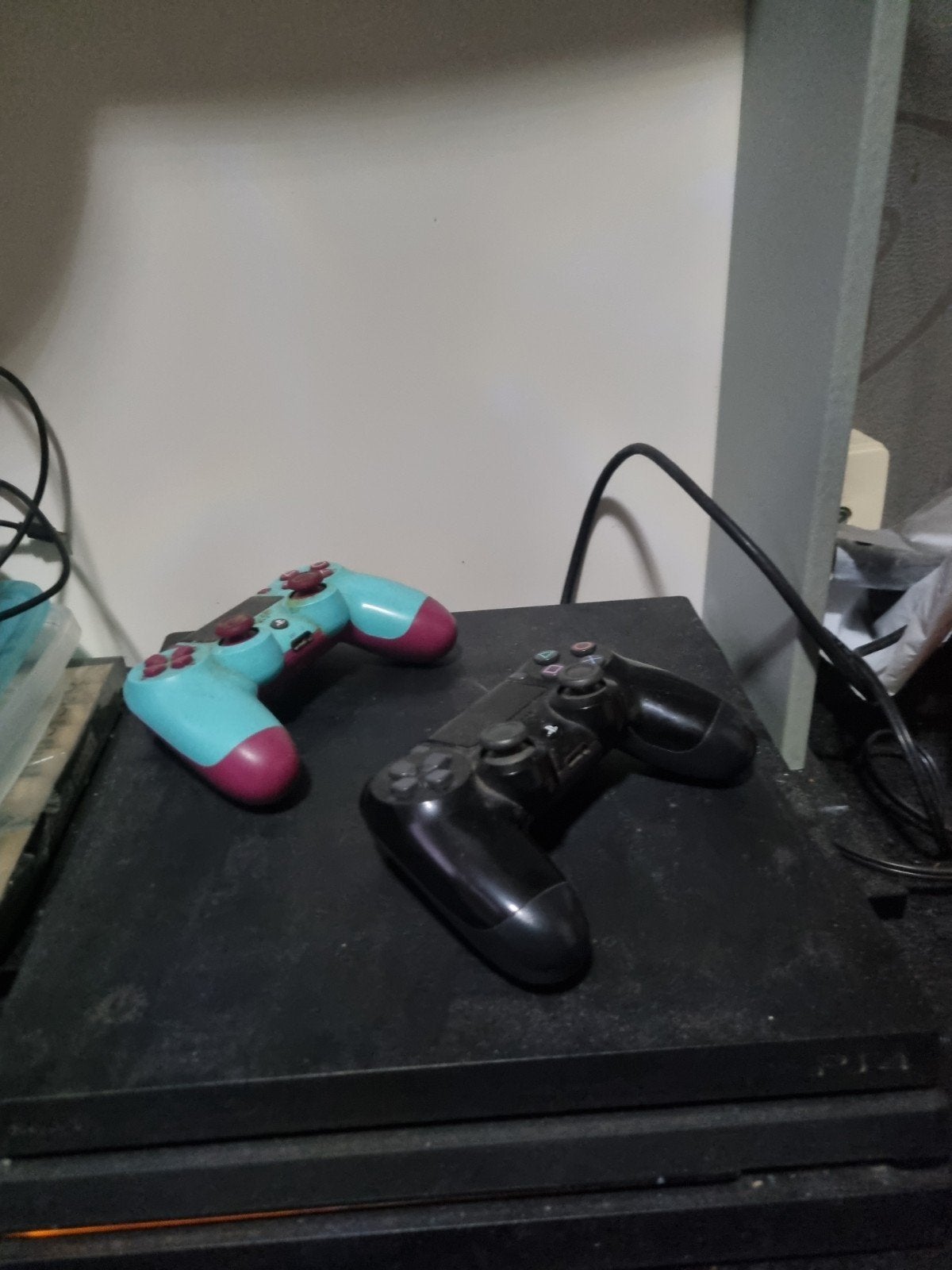 PS4 met 2 controllers - Werkt perfect!, Spelcomputers en Games, Spelcomputers | Sony PlayStation 4, Ophalen of Verzenden, Gebruikt