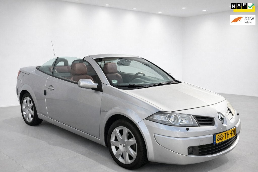 Renault Mégane Coupé-Cabriolet 2.0-16V Tech Line, Cabriole, Auto's, Renault, Voorwielaandrijving, 1998 cc, 135 pk, Gebruikt