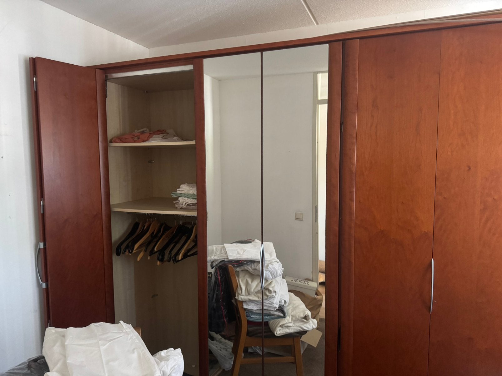 Kledingkast 222breed 215 hoog, Huis en Inrichting, Kasten | Kledingkasten, Ophalen, Zo goed als nieuw, 50 tot 75 cm, 150 tot 200 cm