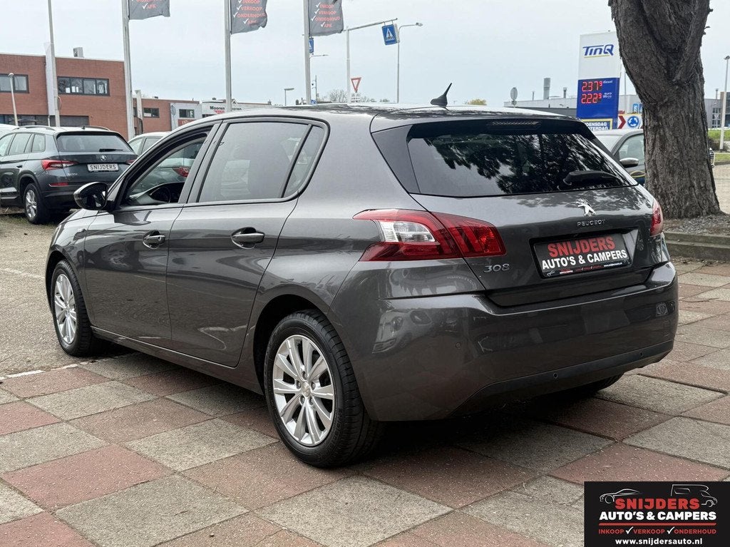 Peugeot 308 1.2 PureTech Allure camera navi lm velgen, Voorwielaandrijving, Gebruikt, Zwart, 1199 cc