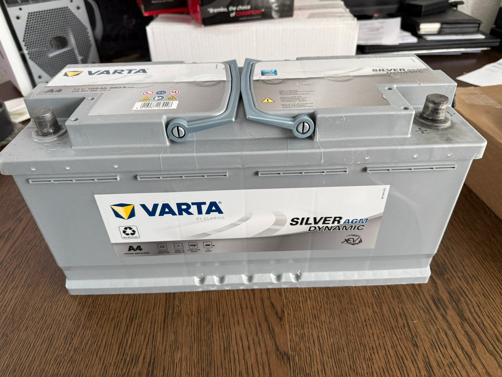 Varta A4 Silver Dynamic AGM 105AH / 950A accu, Nieuw