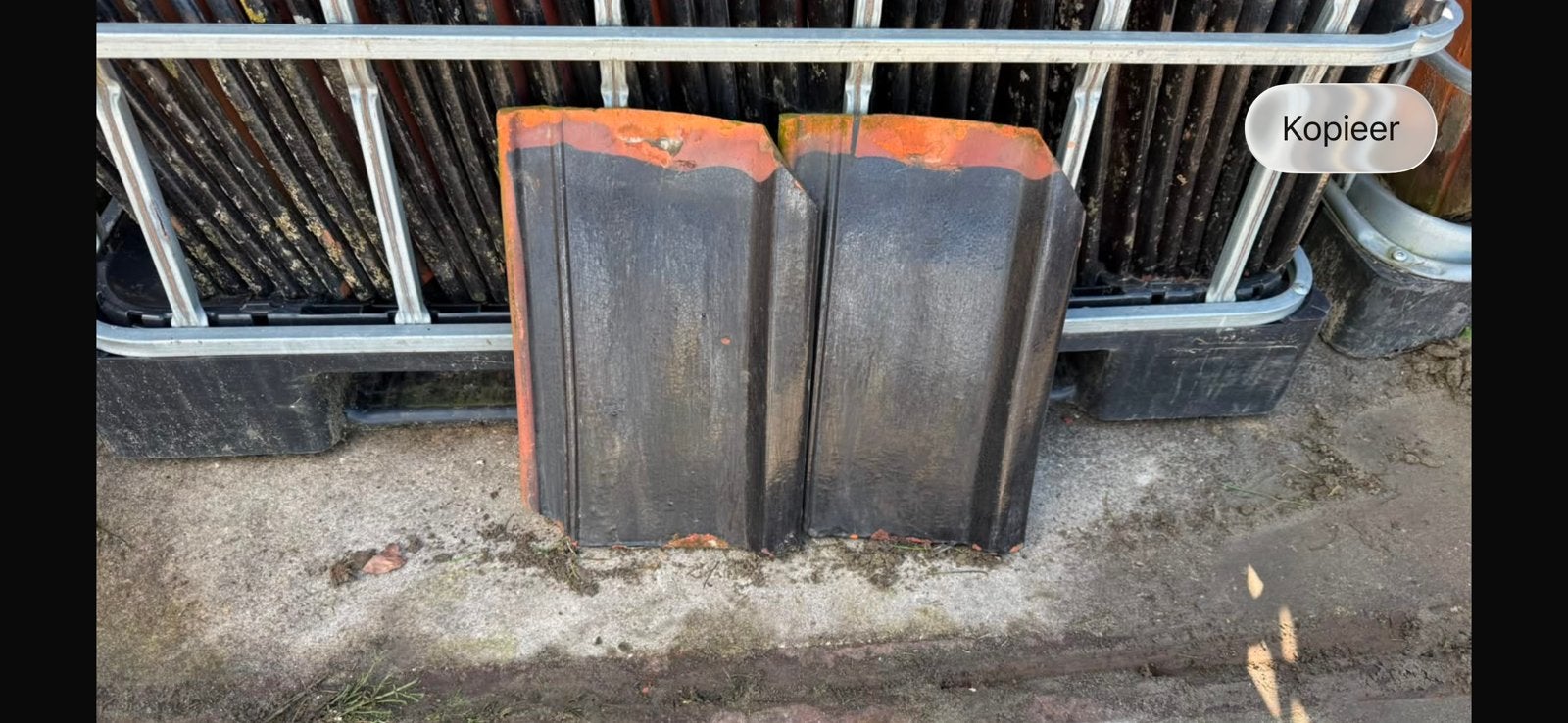 Te koop vlakke Friese Golf pannen zwart geglazuurd, Doe-het-zelf en Verbouw, Dakpannen en Dakbedekking, Ophalen, Gebruikt, Steen of Klei