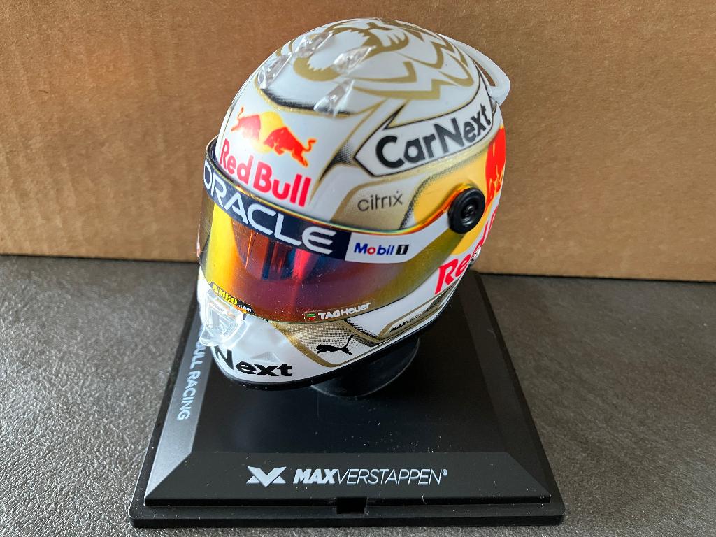 ✅ Max Verstappen 1:4 helm 2022 Season Red Bull RB18, Verzamelen, Automerken, Motoren en Formule 1, Ophalen of Verzenden, Nieuw