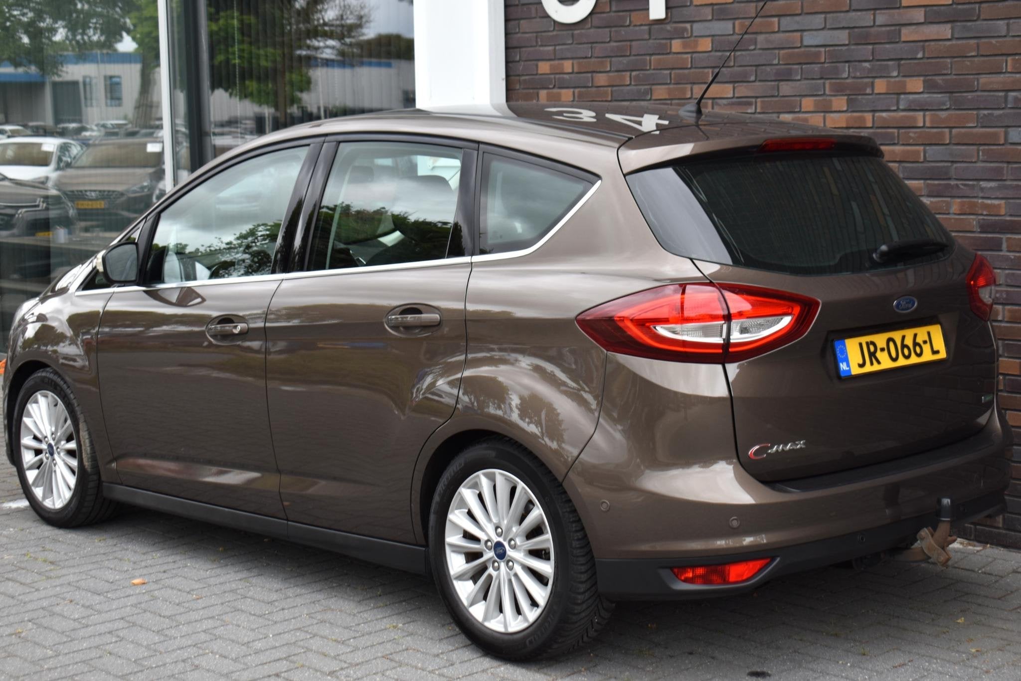 Ford C-Max 125PK Titanium ECC LMV NAVI TREKHAAK, Voorwielaandrijving, Gebruikt, Euro 6, Bruin