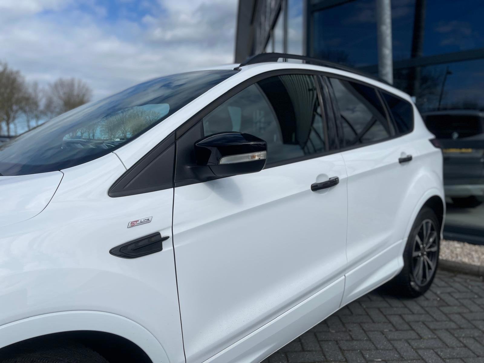 Ford Kuga 1.5 EcoBoost ST Line | Trekhaak | Camera | Pano |, Auto's, Stof, Euro 6, 4 cilinders, Wit