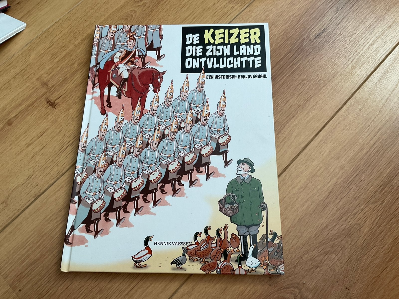 Hennie Vaessen - De Keizer die zijn land ontvluchtte, Boeken, Eén stripboek, Ophalen of Verzenden, Zo goed als nieuw, Hennie Vaessen