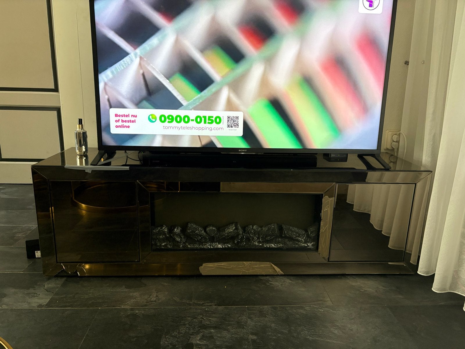 TV-meubel met elektrische haard en spiegelafwerking, Ophalen, Gebruikt, 150 tot 200 cm, Glas