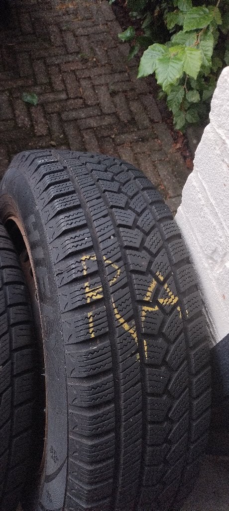 4 Winterbanden met stalen velgen, Ophalen, Gebruikt, 15 inch, Banden en Velgen