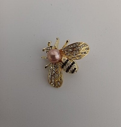 Goudkleurige broche vlieg met grote roze bruine parel, Verzenden, Nieuw, Goud, Overige materialen