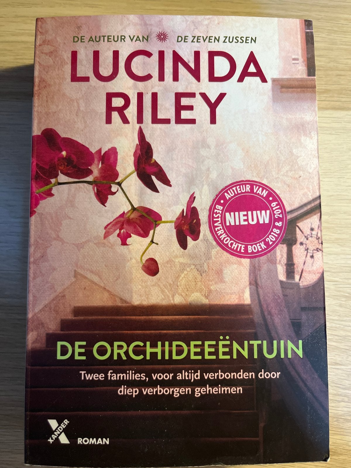 De Orchideeëntuin - Lucinda Riley (Roman), Ophalen of Verzenden, Gelezen, Nederland