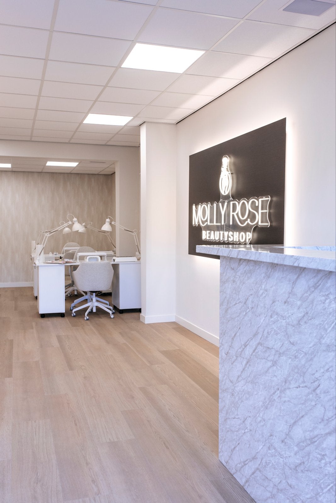 PEDICURE GEZOCHT VOOR TAFELVERHUUR IN AMSTERDAM, Vacatures, 33 - 40 uur, Overige niveaus, Vanaf 1 jaar, Freelance of Uitzendbasis