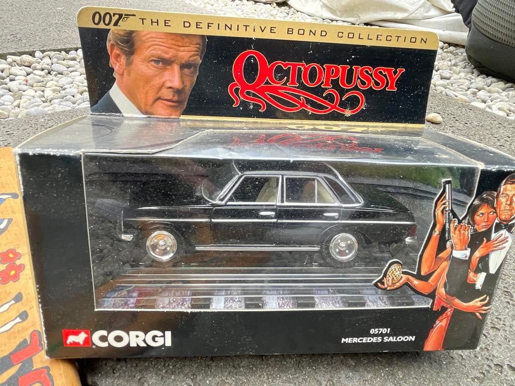 Corgi James Bond Octopussy db9 en merc Diecast Model, Ophalen of Verzenden, Zo goed als nieuw