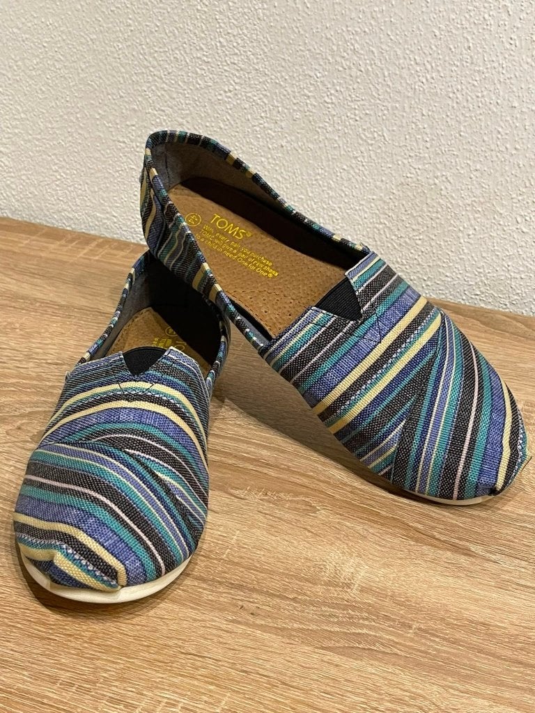 Mooie originele TOMS Alpargata Classic slip-ons in maat 44., Loafers, Blauw, Ophalen of Verzenden, Zo goed als nieuw