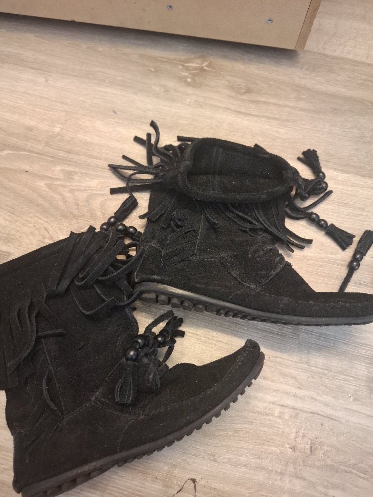 Minnetonka mocassins maat 36, Zwart, Ophalen of Verzenden, Gedragen, Espadrilles of Moccasins
