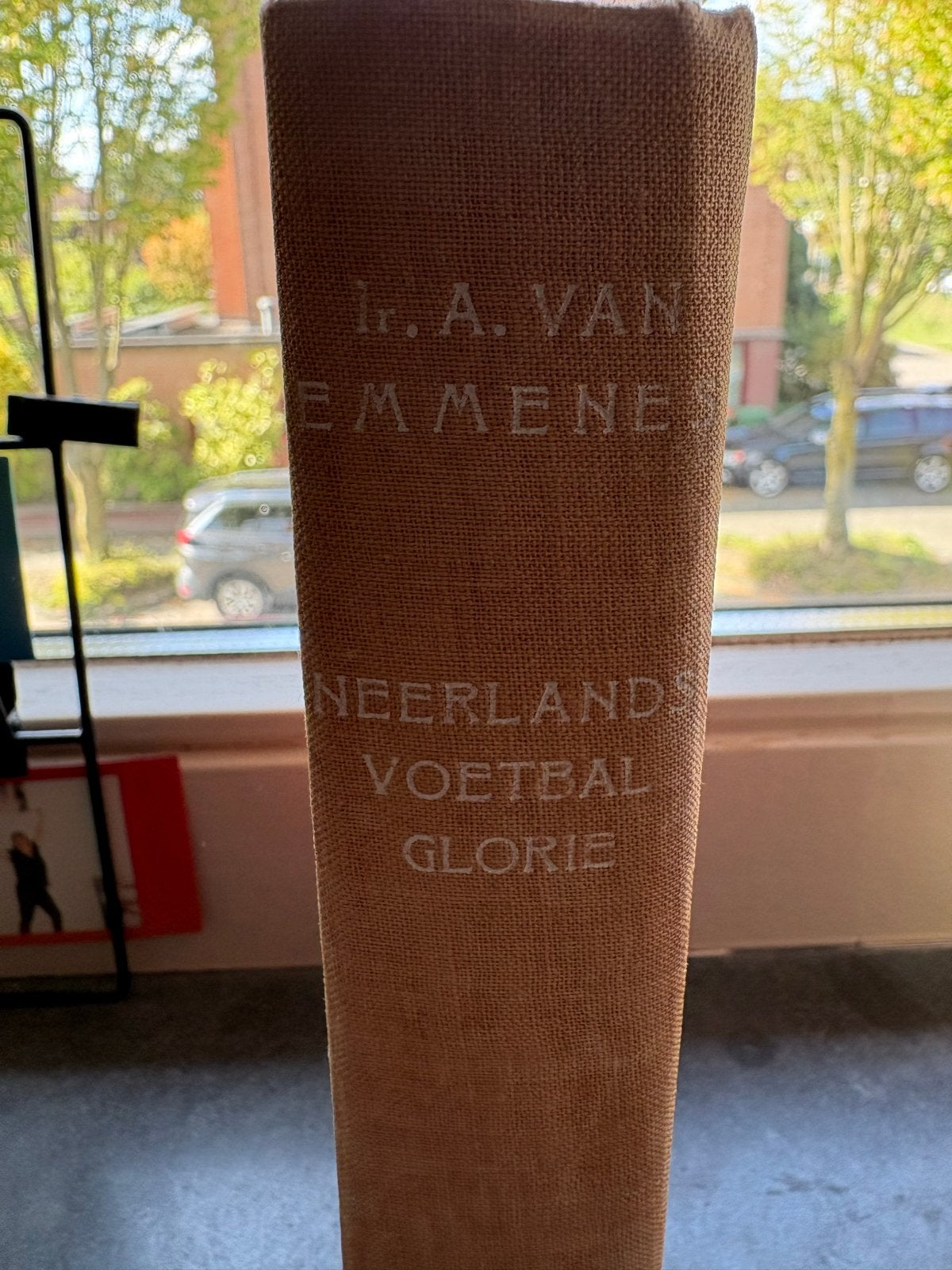 Neerlands Voetbalglorie - Ir. A. van Emmenes (1949), Boeken, Ophalen of Verzenden, Gelezen, Balsport
