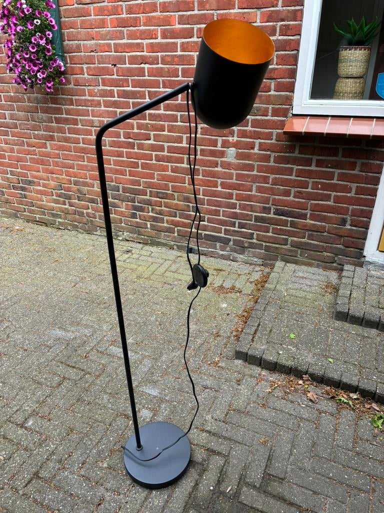 Vloerlamp zwart, Huis en Inrichting, Lampen | Vloerlampen, Ophalen, Gebruikt, 150 tot 200 cm