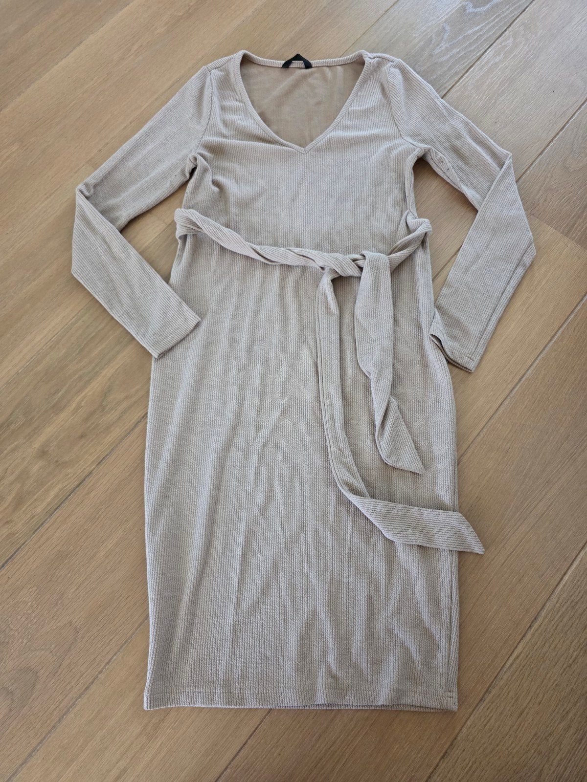 Beige jurk, maat M, Kleding | Dames, Maat 38/40 (M), Beige, Ophalen of Verzenden, Gedragen