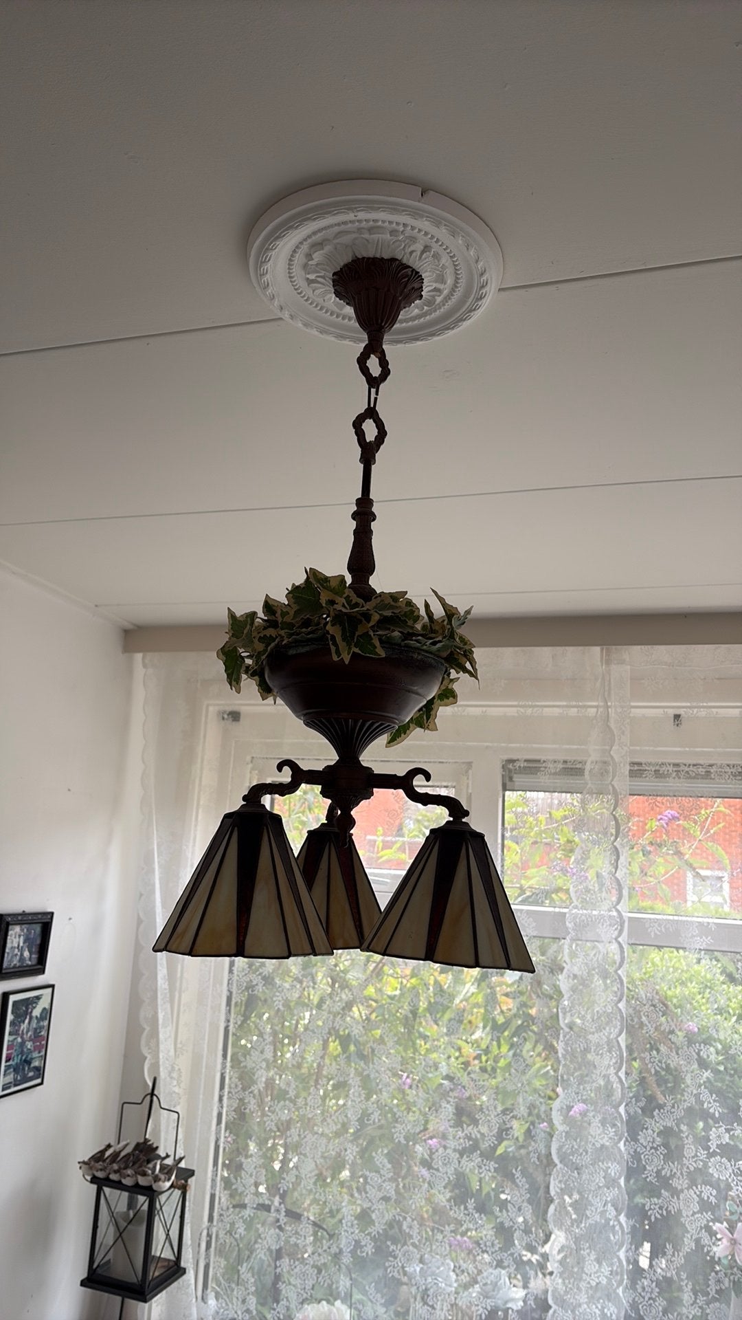 Vintage hanglamp met 3 armen en geschilderde glazen kappen, Ophalen