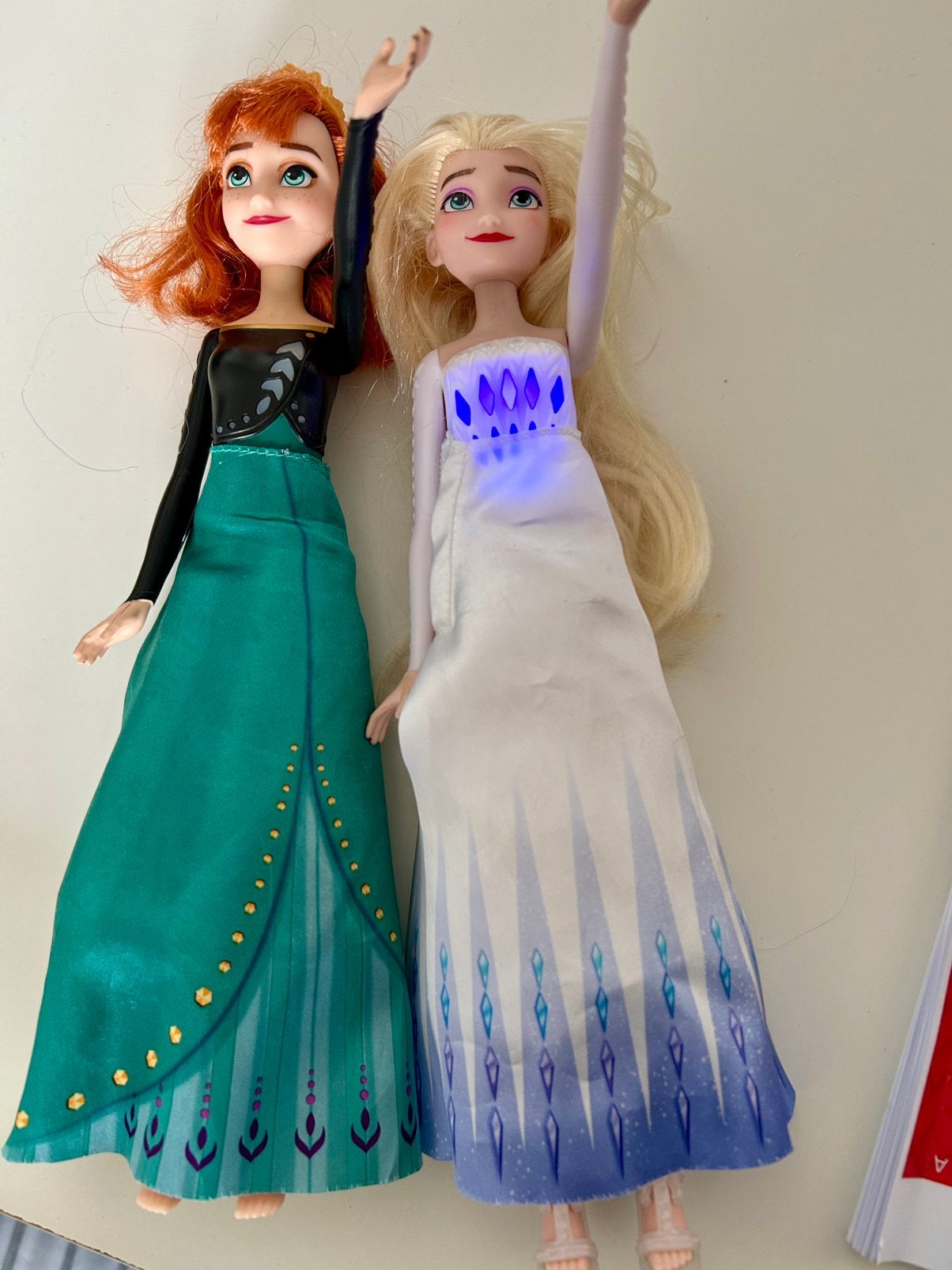 Zingende anna en elsa poppen, Verzamelen, Poppen, Ophalen of Verzenden, Zo goed als nieuw, Pop
