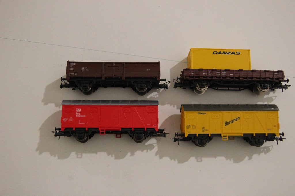 Set van 4 diverse goederenwagons - H0 schaal, Gelijkstroom, Wagon, Ophalen of Verzenden, Zo goed als nieuw