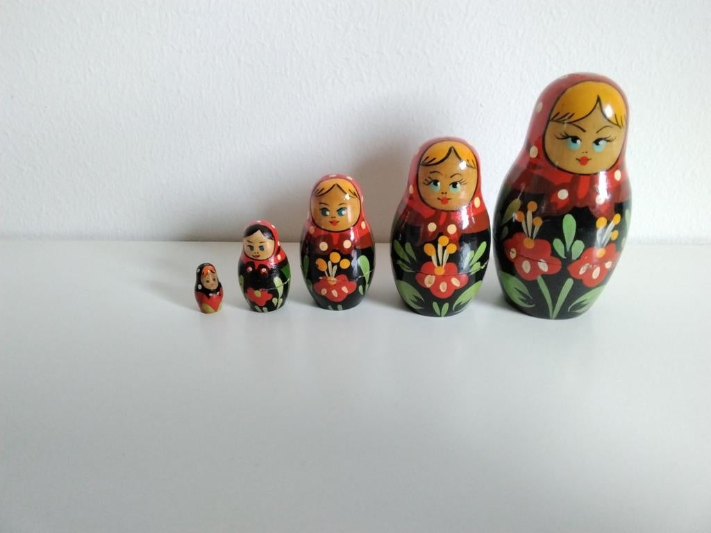Set van 5 Matroesjka poppen - Handgeschilderd, Verzamelen, Poppetjes en Figuurtjes, Ophalen of Verzenden, Zo goed als nieuw