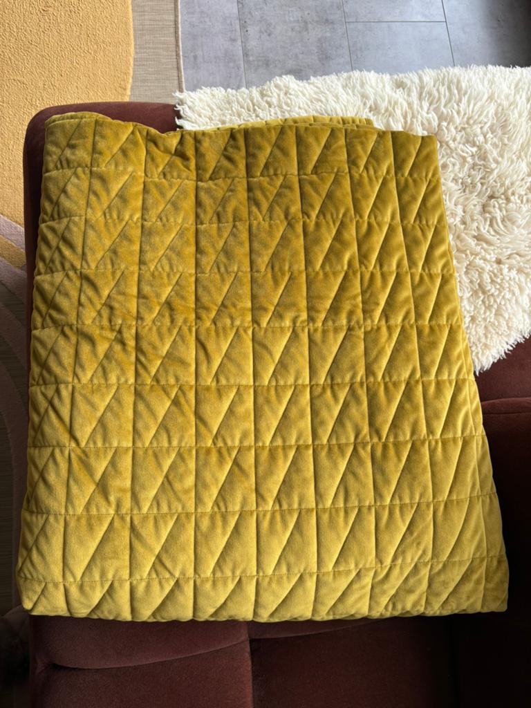 Made . com Julius Fluweel Bedsprei 225x220 Antiek Goud, Huis en Inrichting, Overige kleuren, Tweepersoons, Ophalen of Verzenden