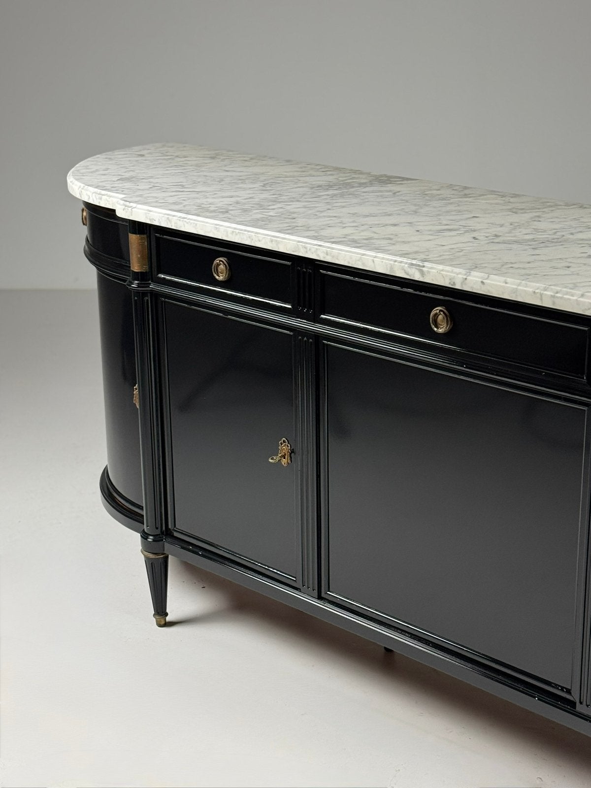Franse Louis XVI dressoir klassiek zwart, Huis en Inrichting, Kasten | Dressoirs, Ophalen, Zo goed als nieuw, 25 tot 50 cm