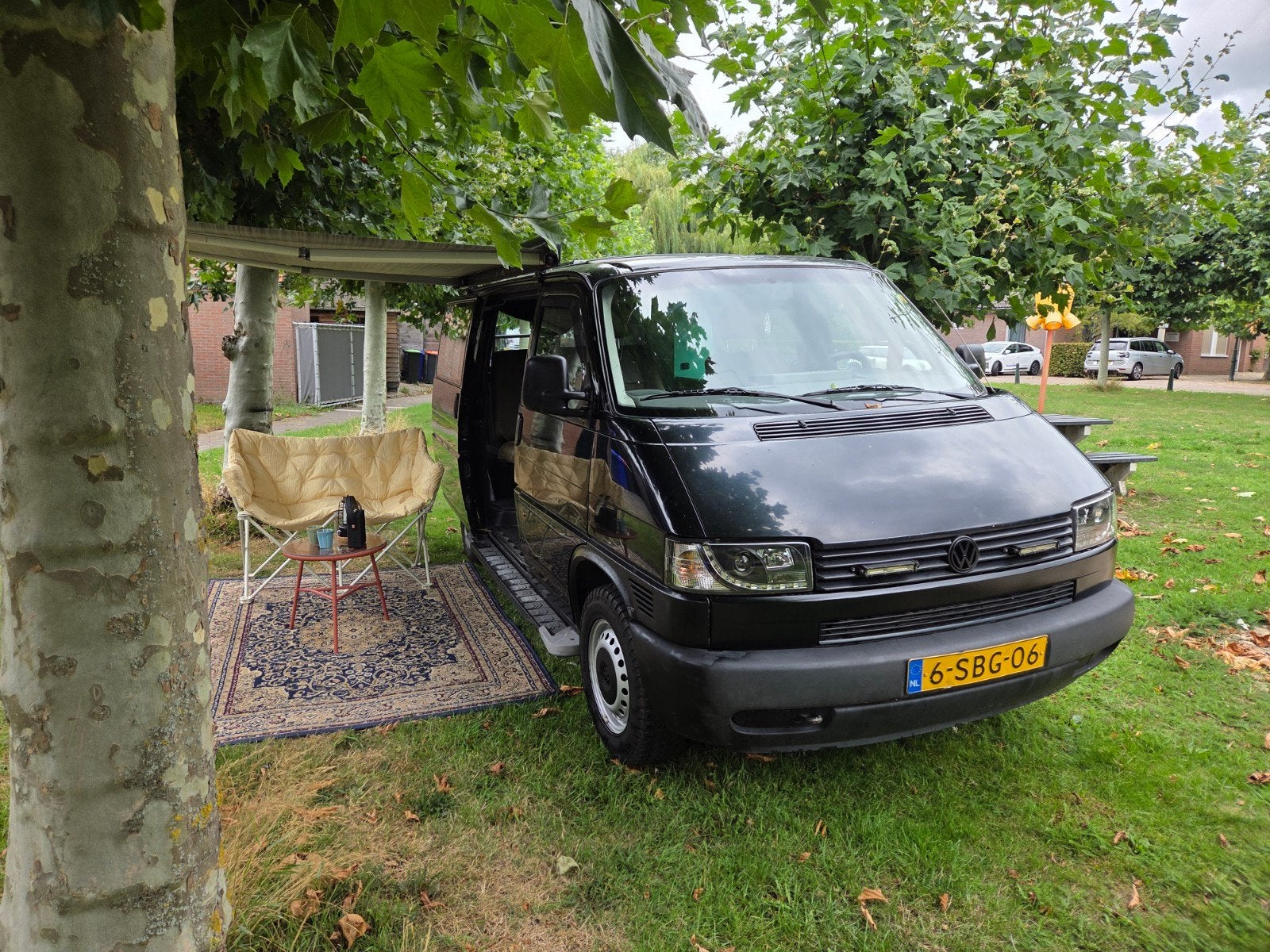 Volkswagen T4 2.5 TDI Camperbus met zonnepaneel en luifel, Buscamper of Camperbus, Volkswagen, Tot en met 2, Particulier