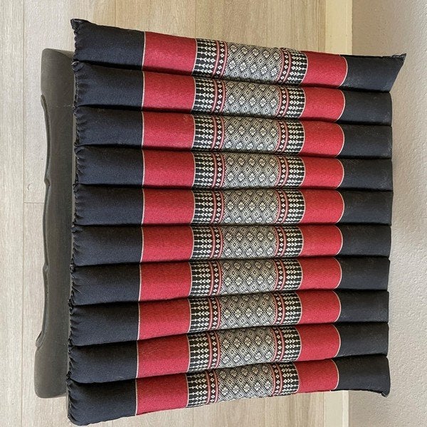 Kapok Zitkussen L - Gewatteerd Zwart/Rood (50x50x4,5cm), Ophalen of Verzenden, Nieuw, Vierkant
