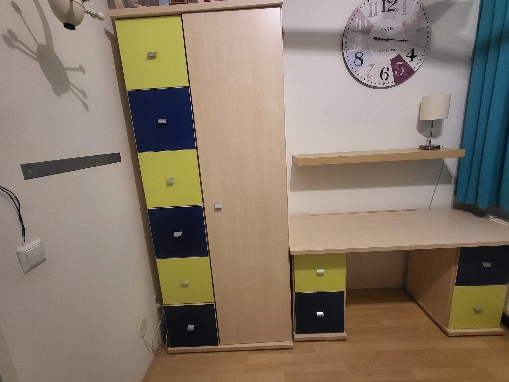 Kast + buro tienerkamer, Ophalen, Zo goed als nieuw, Jongetje of Meisje