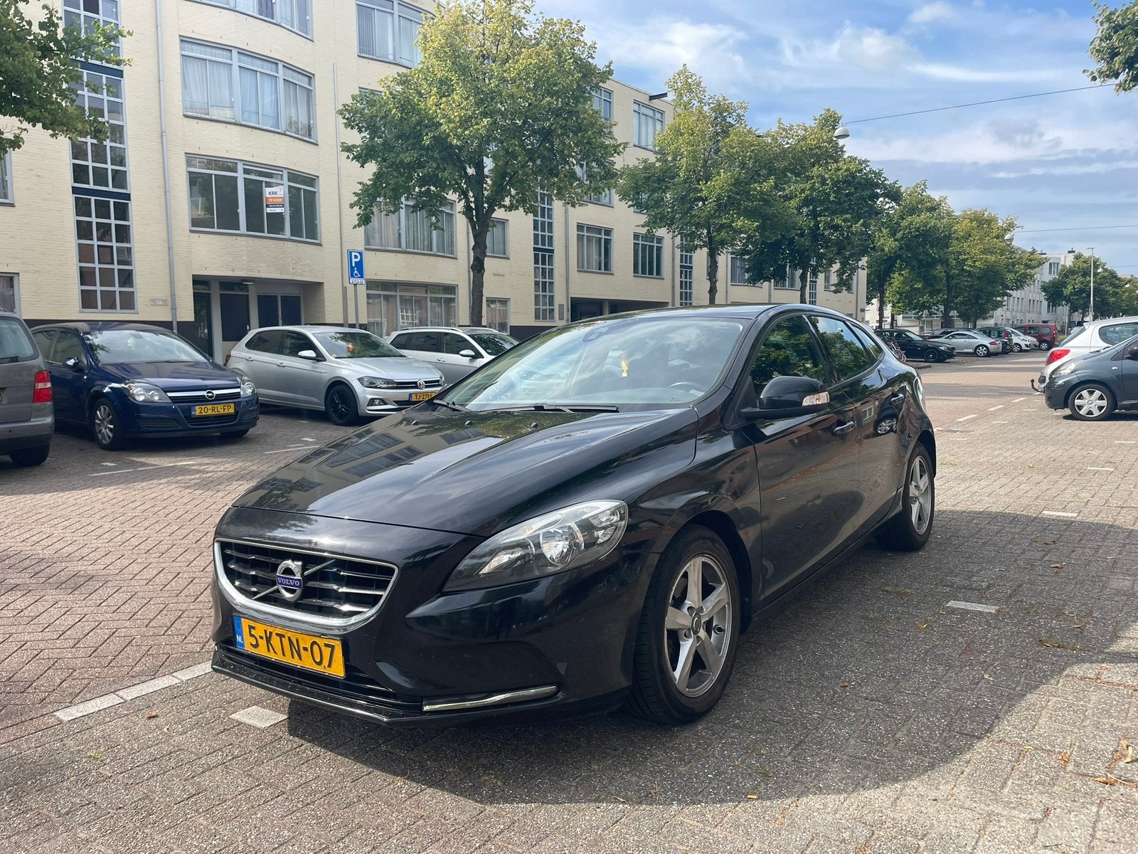 Volvo V40 1.6 D2 115PK 2013 Zwart apk nieuw riem vervangen, Auto's, Voorwielaandrijving, Stof, Zwart, 4 cilinders