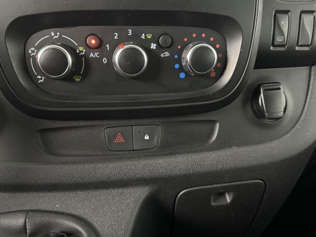 Renault Trafic Passenger 2.0 dCi 120 Grand Zen 9-PERSOONS |, Auto's, Stof, Gebruikt, 226 €/maand, Bedrijf