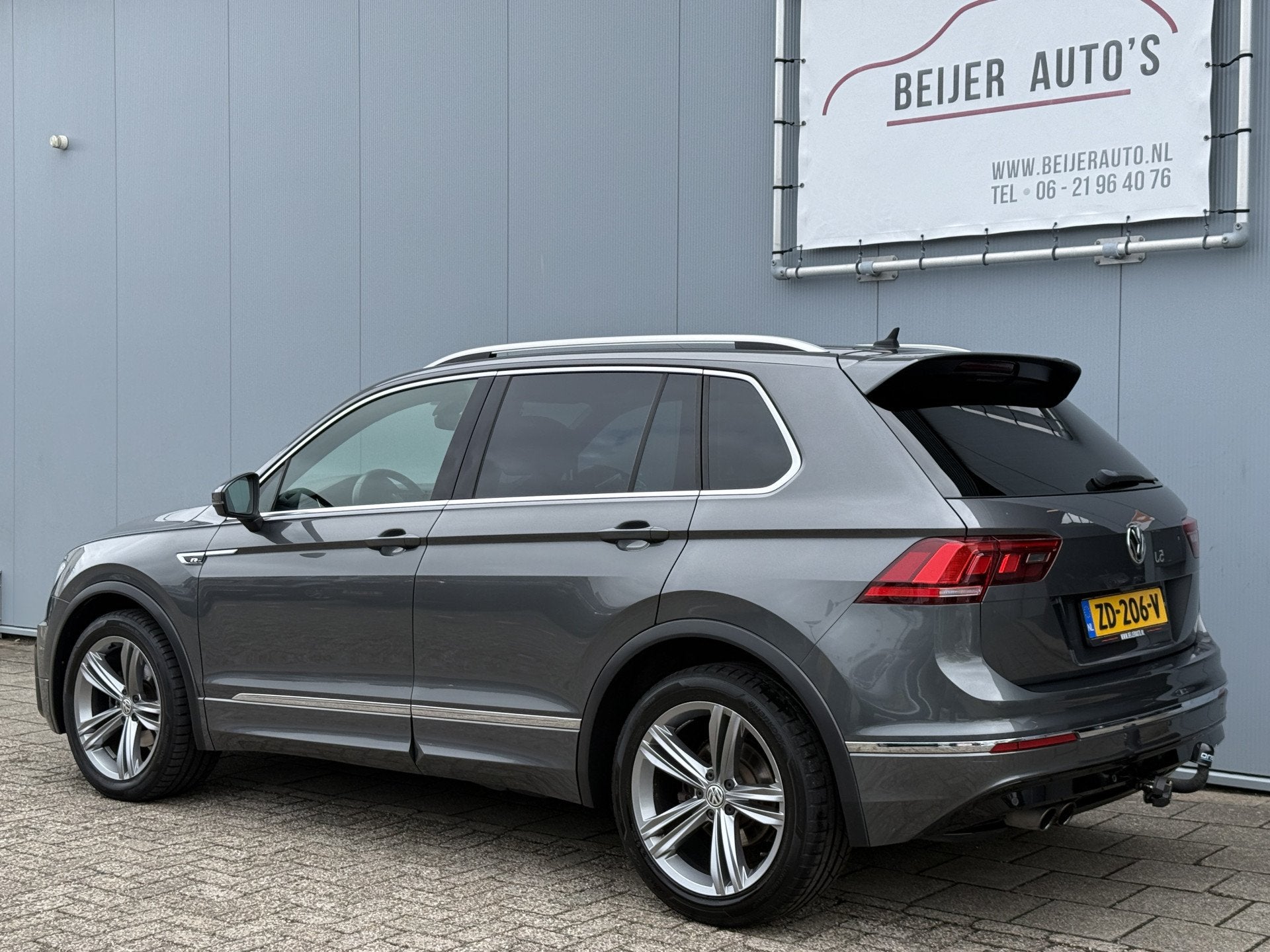 Volkswagen Tiguan 1.4 TSI Highline Business R Trekhaak/Apple, Voorwielaandrijving, Stof, Gebruikt, Euro 6