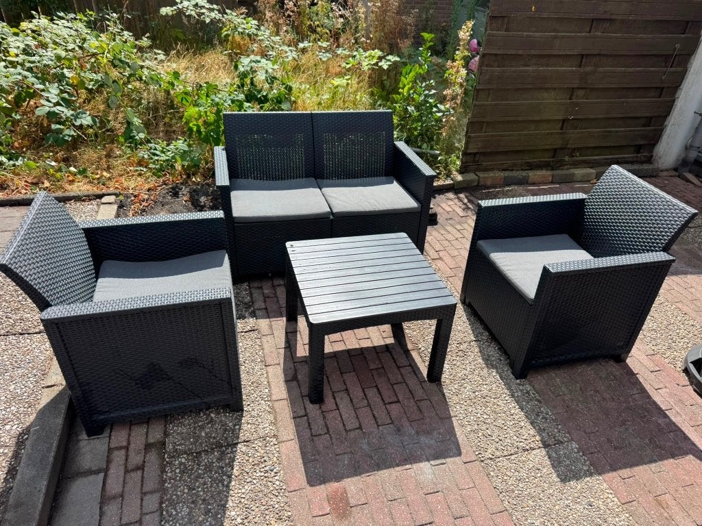 Mooie tuinset voor 4 personen met kussens en opberbox, Ophalen, Zo goed als nieuw, Bank, 4 zitplaatsen