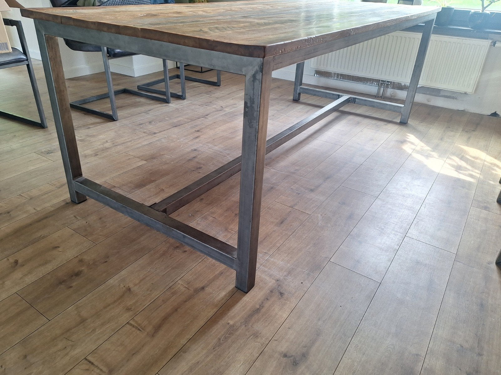 grote teakhouten eettafel op stalen frame, Ophalen, Gebruikt