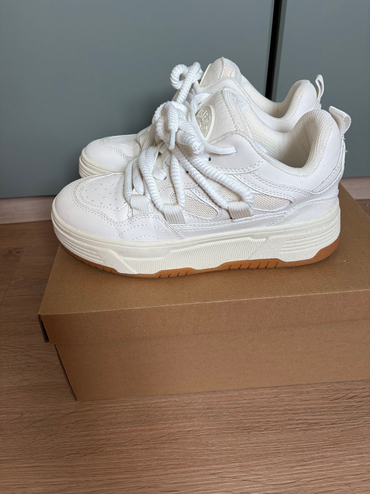 Prachtige sneakers van het merk Steve Madden, Kleding | Dames, Schoenen, Wit, Nieuw, Ophalen of Verzenden, Sneakers of Gympen