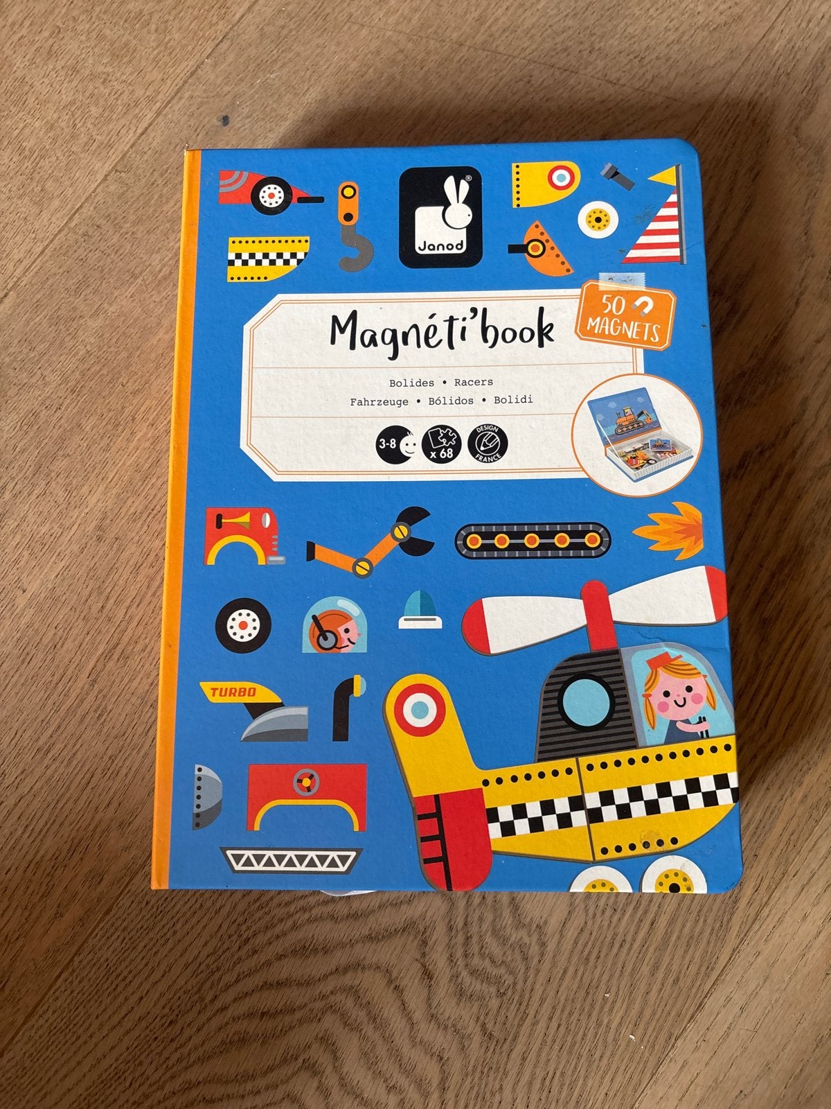 Janod Magneti'book Racers - Magnetisch Bouwboek, Ophalen of Verzenden, Zo goed als nieuw, Knutselen