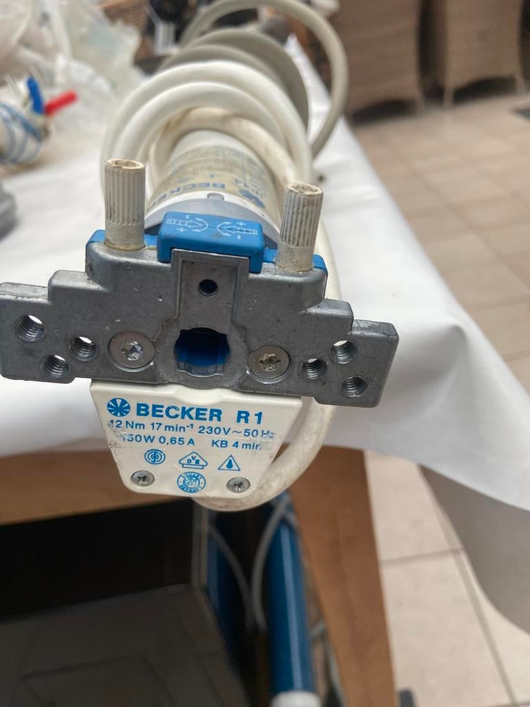 2stuks rolluik motoren, Ophalen of Verzenden, Zo goed als nieuw, Motor en Techniek, Zeilboot of Motorboot