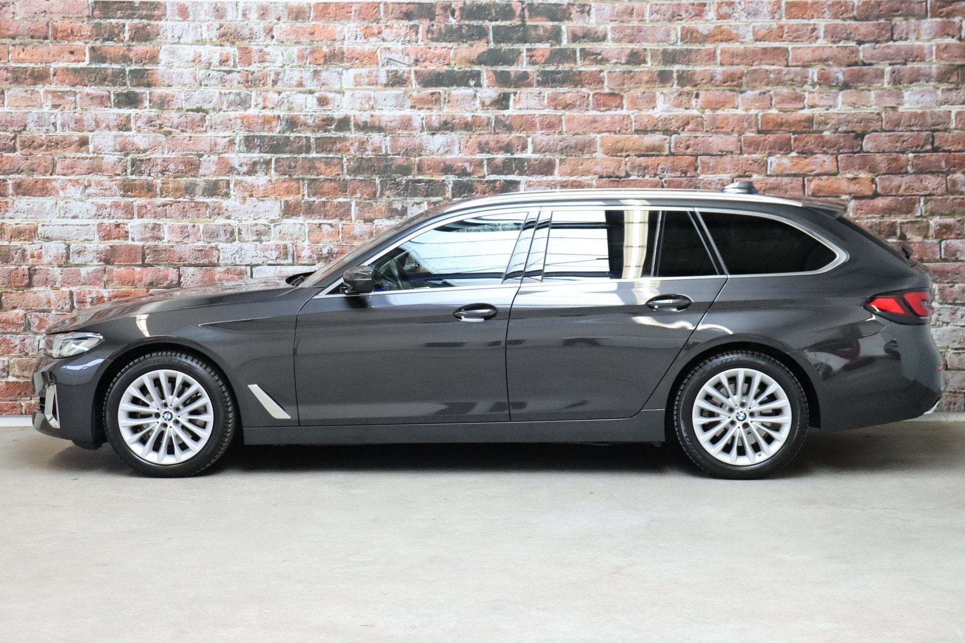 Foto 3 van BMW 5 Serie Touring 520i High Executive Luxury Line Automaat