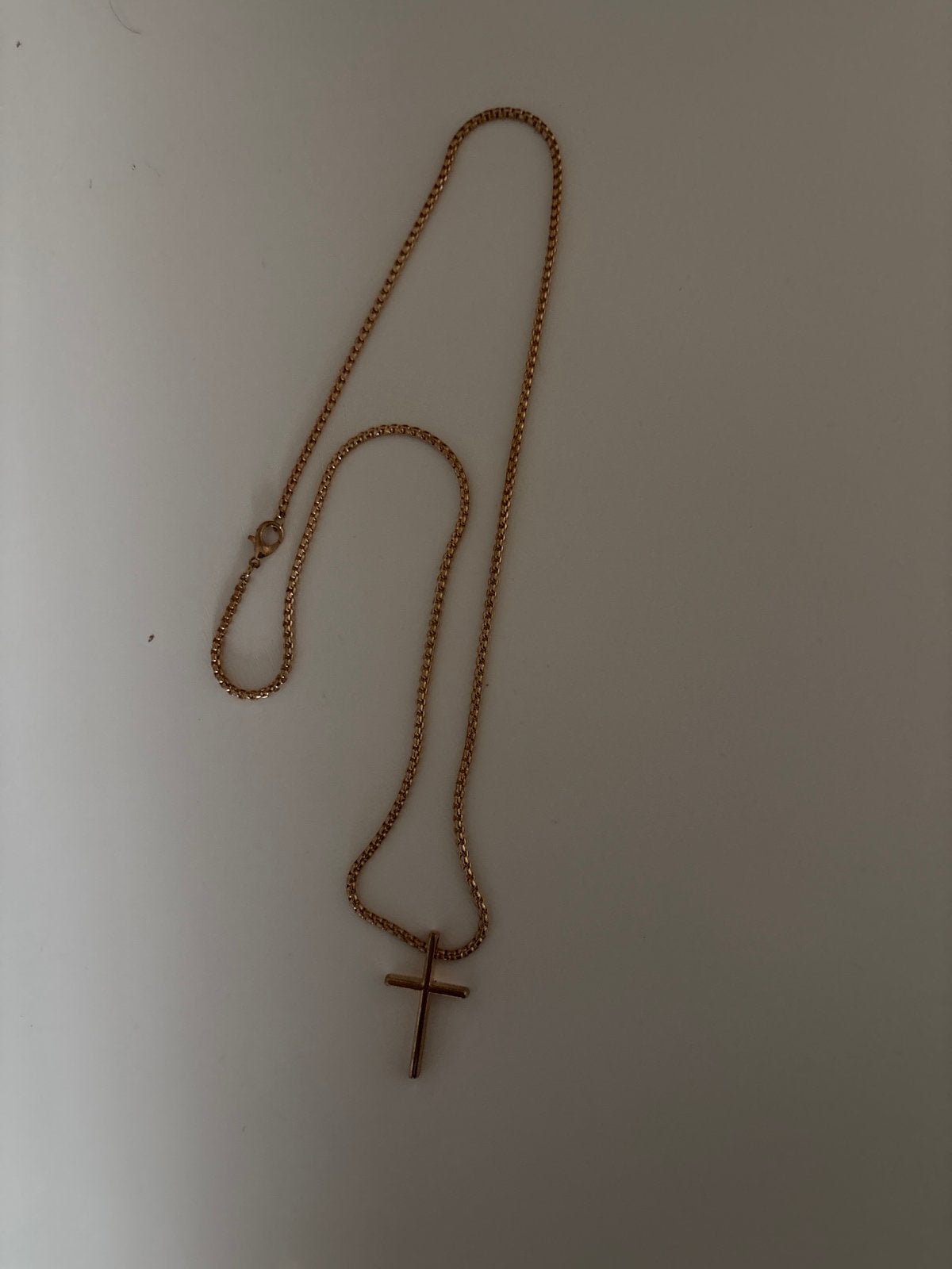 Goudkleurige Jezus kruis ketting (niet echt goud), Nieuw, Ophalen of Verzenden, Goud, Overige materialen