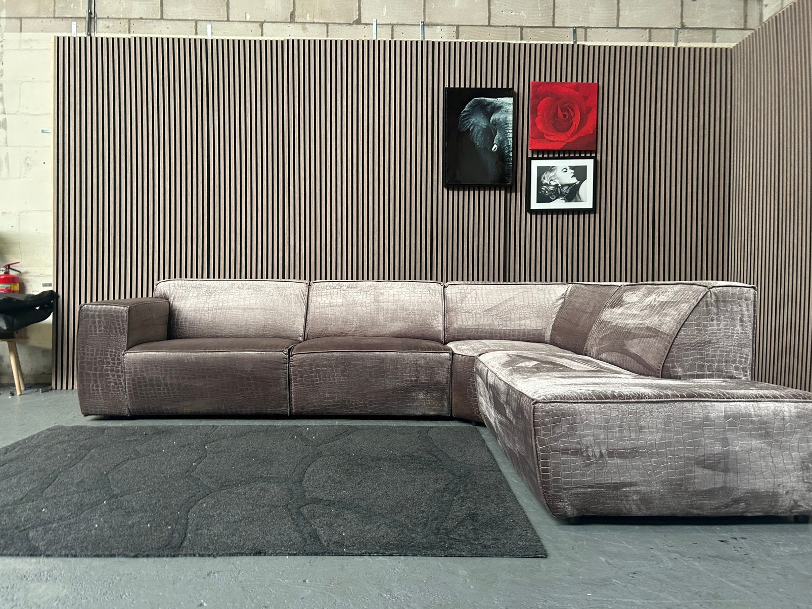 GRATIS LEVERING Hoekbank Croco Taupe 315X240 GEREINIGD, Hoekbank, 300 cm of meer, Ophalen of Verzenden, Zo goed als nieuw