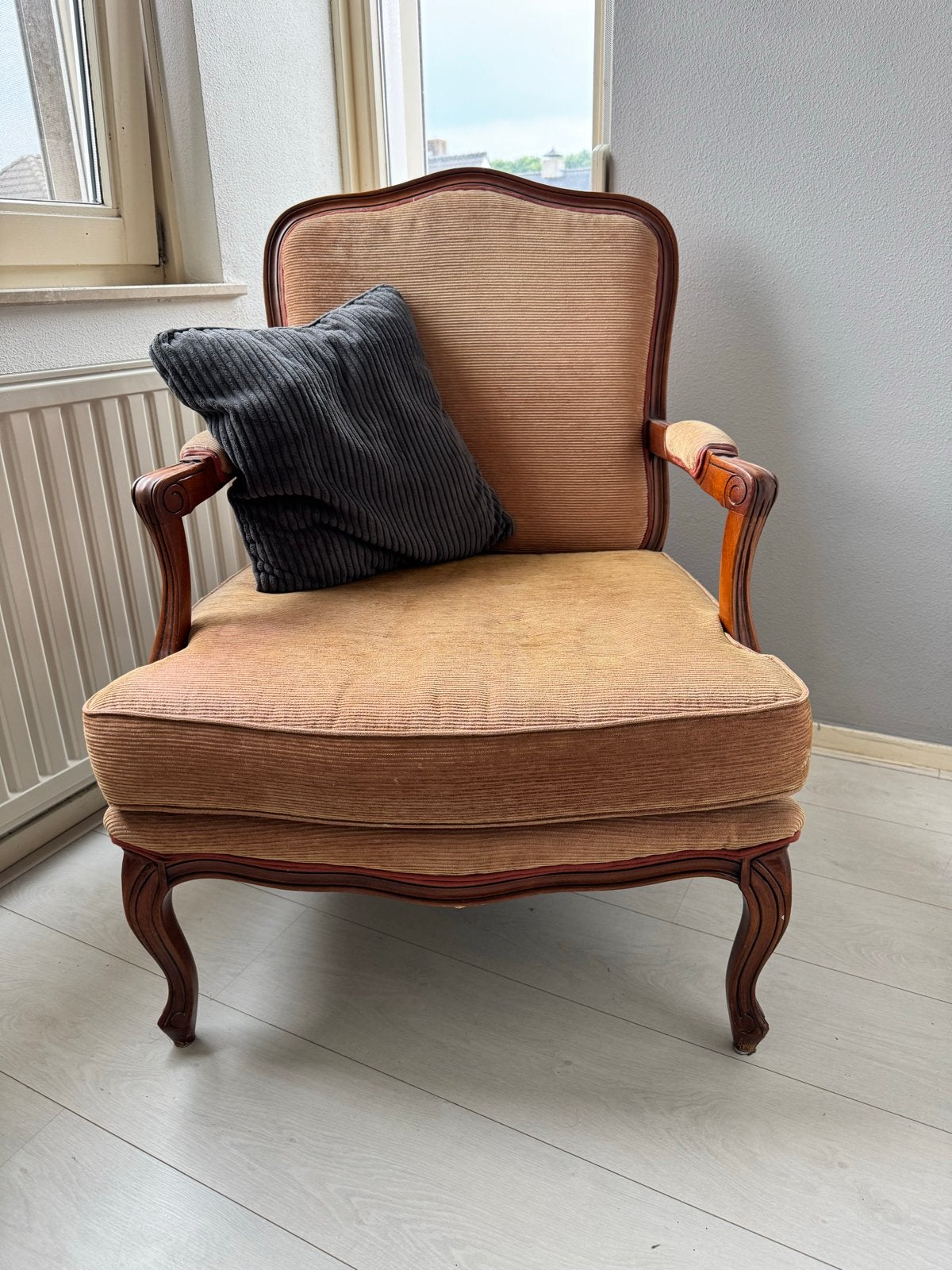 Mooie retro fauteuil in goede staat met details, Ophalen, Gebruikt, 75 tot 100 cm, 50 tot 75 cm