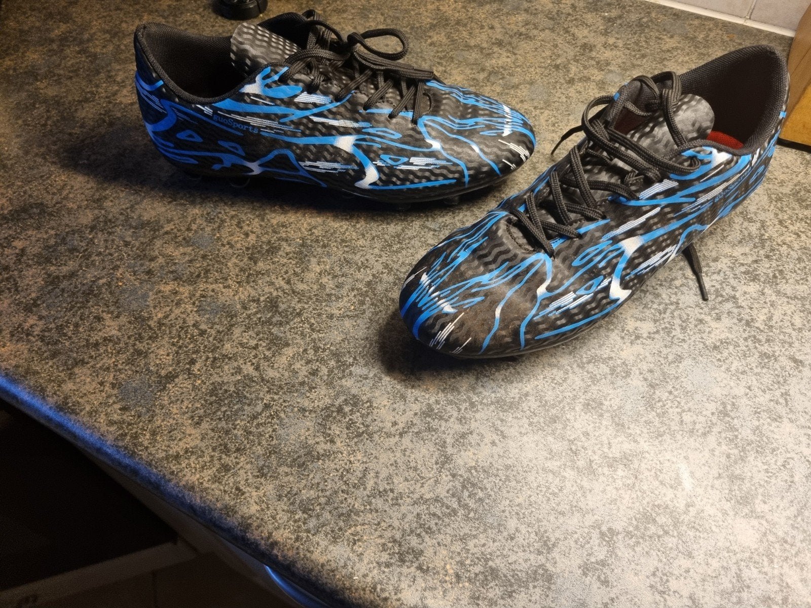 nieuwstaat stoere blauwe voetbalschoenen maat 41, Sport en Fitness, Voetbal, Maat XS of kleiner, Schoenen, Ophalen of Verzenden