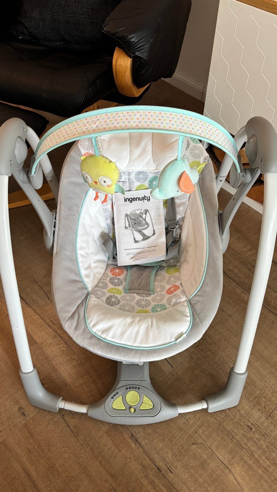 Ingenuity babyschommel met muziek en trilfunctie, Ophalen, Gebruikt