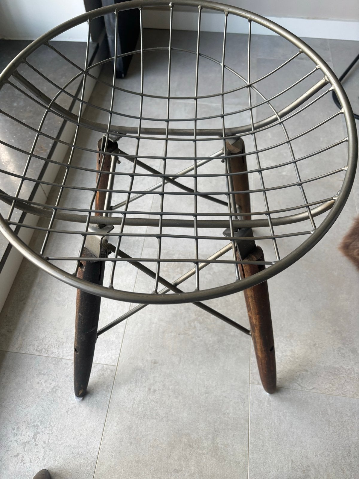 Vintage Eames Wire Chair DKR-2 met houten poten, Huis en Inrichting, Stoelen, Ophalen, Gebruikt, Overige kleuren, Eén