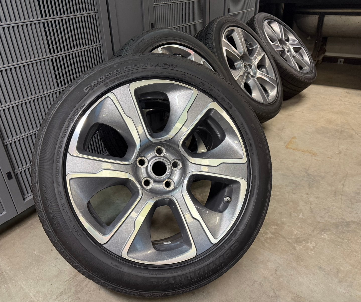 21" Originele Range Rover Sport / Vogue Velgen + Conti, Ophalen, 275 mm, Banden en Velgen, 21 inch